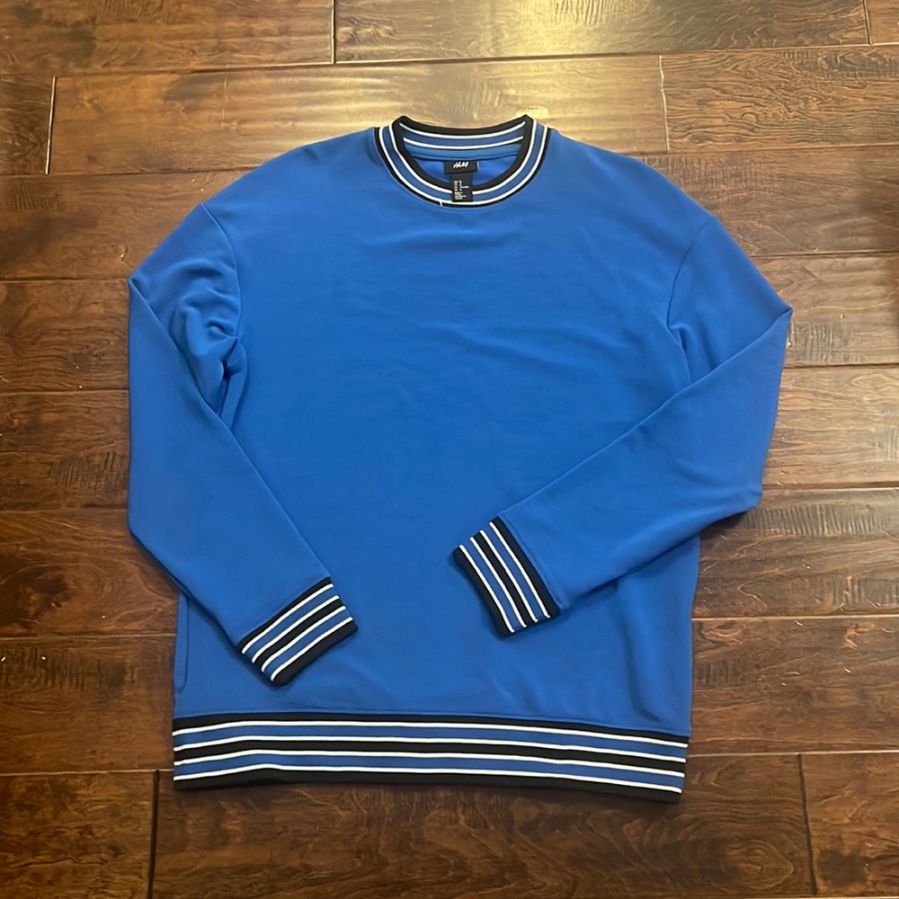 H&M long sleeve oversized longer sweatshirt, made out of polyester and elastane